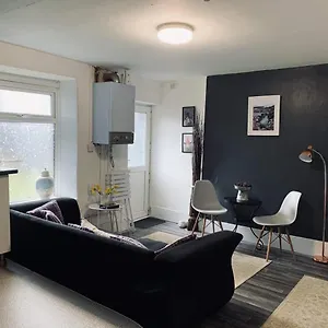  Apartment 40 Carlton Tce F1