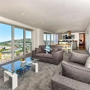  Apartment Just Wales - Meridian Tower Marina & City View - 2 Bed